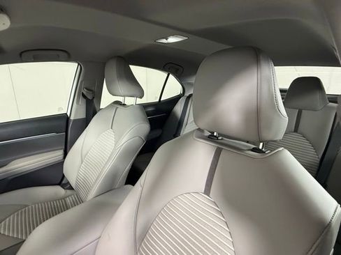 Used 2023 Toyota Camry SE image 14