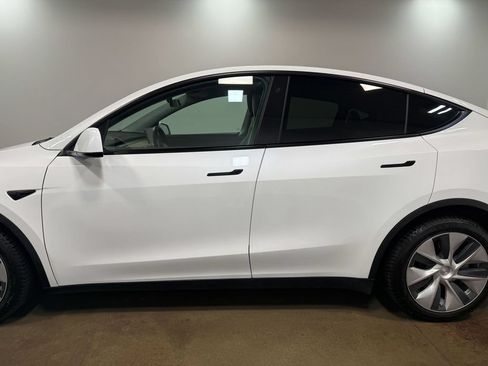 Used 2021 Tesla Model Y Long Range AWD/4WD image 36