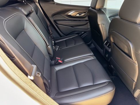 Used 2024 GMC Terrain SLT w/ Infotainment Package II AWD/4WD image 29