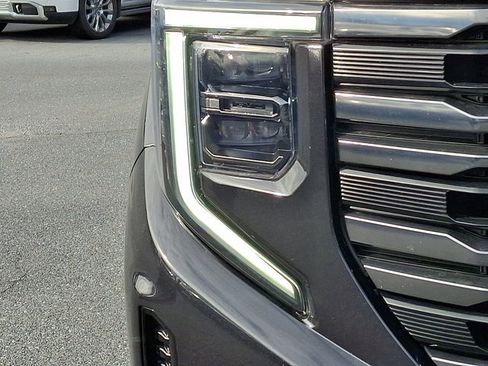 Used 2023 GMC Sierra 1500 AT4 w/ Technology Package image 9