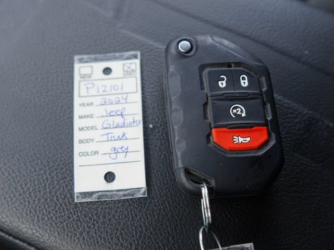 Used 2024 Jeep Gladiator Sport AWD/4WD image 31
