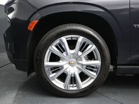 Used 2022 Chevrolet Tahoe High Country w/ Premium Package 2 AWD/4WD image 12