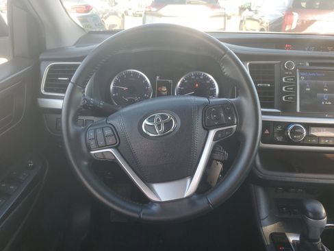 Used 2019 Toyota Highlander Plus image 11