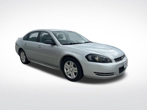 Used 2009 Chevrolet Impala LT w/ Sun and Wheel Package FWD image 3