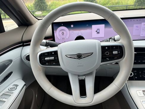 Certified 2026 Genesis GV70 2.5T Advanced AWD/4WD image 15