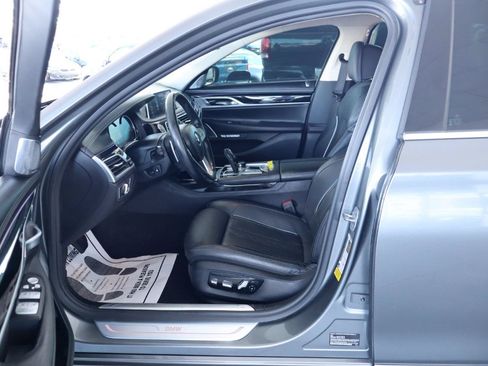 Used 2018 BMW 750i RWD image 15