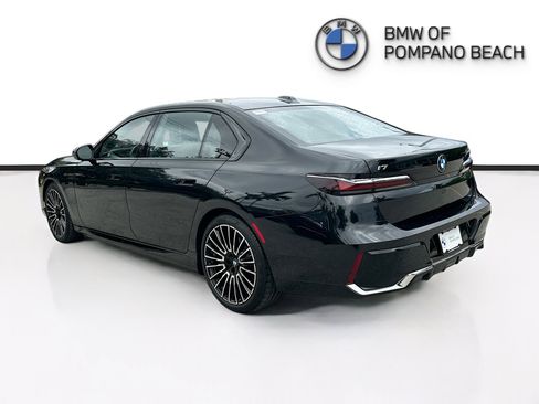 Used 2024 BMW i7 xDrive60 w/ Executive Package AWD/4WD image 5