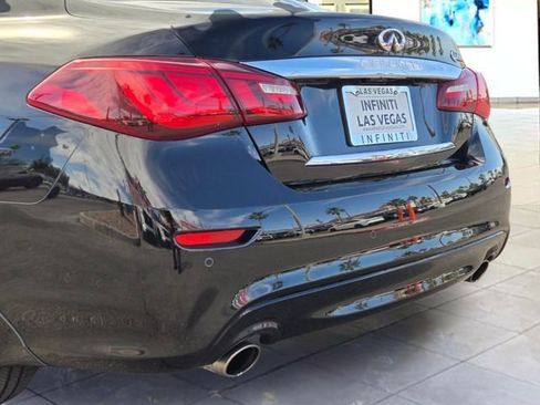Used 2017 INFINITI Q70 L 3.7 w/ Deluxe Touring Package RWD image 6