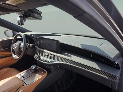 Used 2021 Lexus LS 500 w/ Accessory Package (Z2) image 30