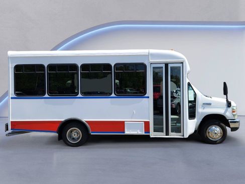 Used 2009 Ford E-450 and Econoline 450 RWD image 2