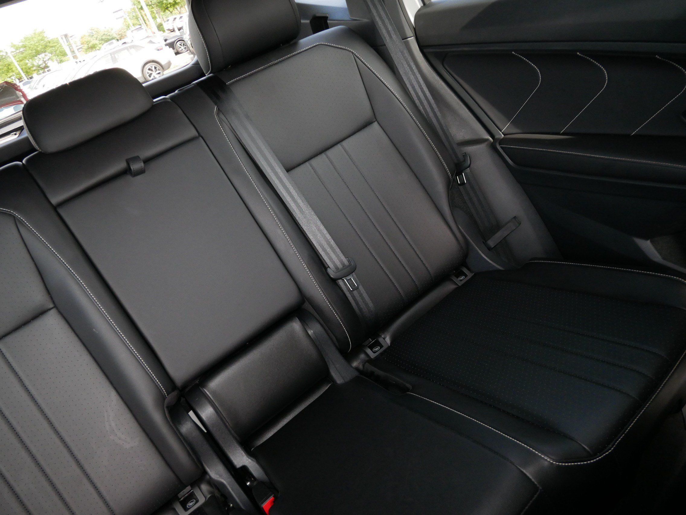 Certified 2023 Volkswagen Tiguan SE R-Line AWD/4WD image 14