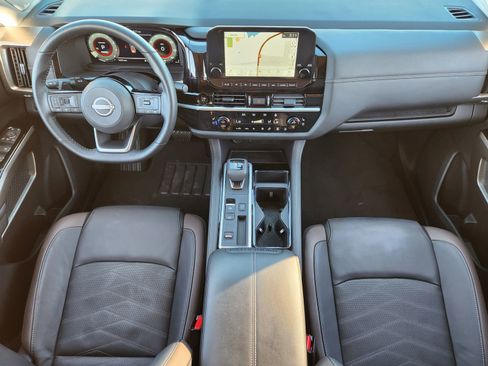 Used 2025 Nissan Pathfinder Platinum w/ Cargo Package image 30