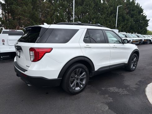 Used 2023 Ford Explorer XLT w/ Equipment Group 202A AWD/4WD image 10