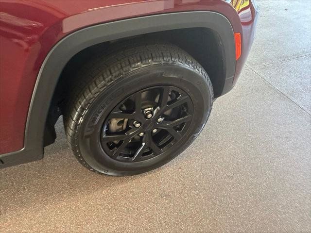 Certified 2025 Jeep Grand Cherokee L Laredo AWD/4WD image 37