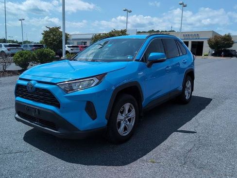 Used 2019 Toyota RAV4 LE w/ Carpet Mat Package AWD/4WD image 1