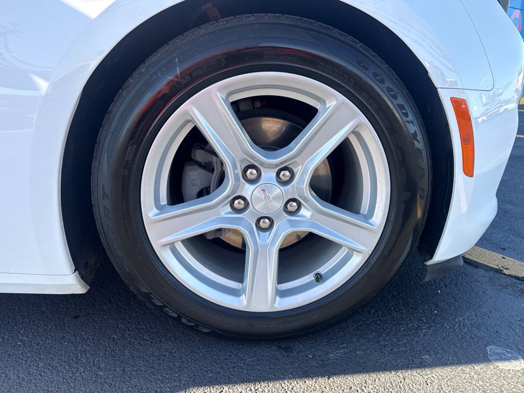 Used 2023 Chevrolet Camaro LT RWD image 3