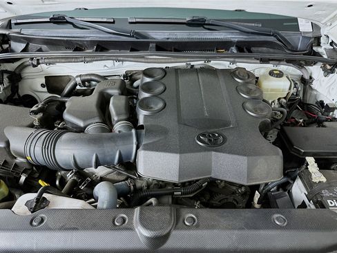 Used 2018 Toyota 4Runner SR5 Premium image 34