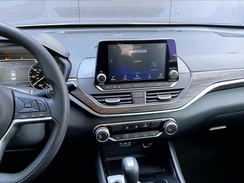 Used 2024 Nissan Altima 2.5 SV image 6