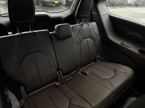 New 2026 Chrysler Pacifica Select image 22