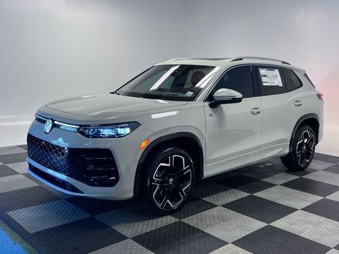 New 2026 Volkswagen Tiguan SEL R-Line AWD/4WD image 3