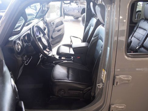 Used 2018 Jeep Wrangler Unlimited Sahara AWD/4WD image 29