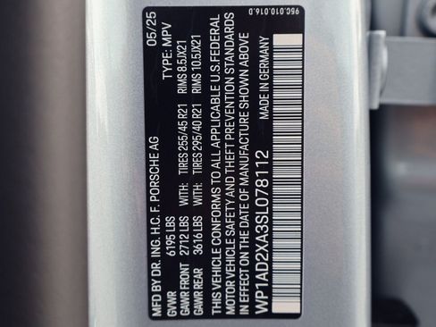 Certified 2025 Porsche Macan Electric RWD image 26