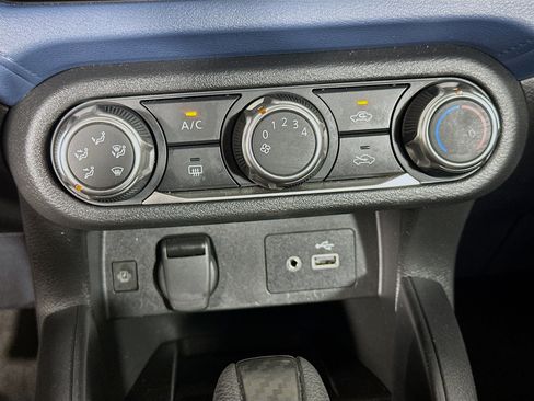 Used 2025 Nissan Versa SV FWD image 23