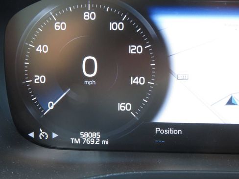 Used 2020 Volvo XC60 T8 Momentum AWD/4WD image 21