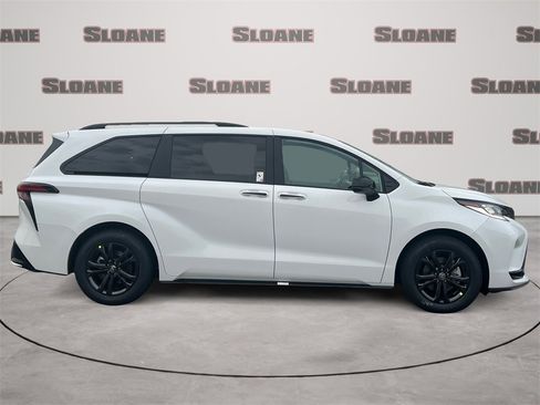New 2026 Toyota Sienna XSE image 6