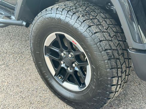 Used 2018 Jeep Wrangler Unlimited Rubicon AWD/4WD image 11
