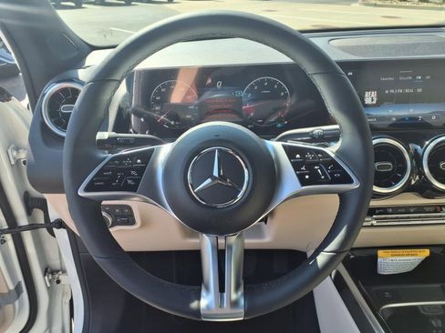 New 2025 Mercedes-Benz GLB 250 4MATIC image 17