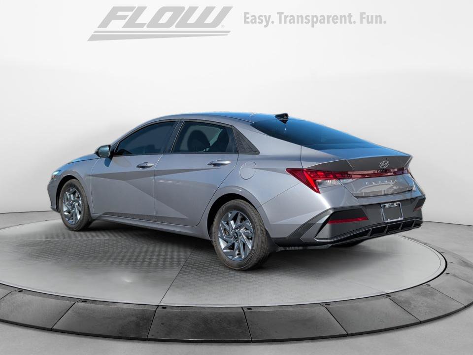 Used 2026 Hyundai Elantra Hybrid FWD image 5