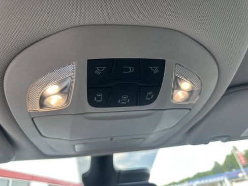 Used 2023 Chrysler Pacifica Touring-L FWD image 19