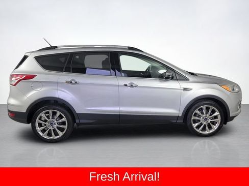 Used 2016 Ford Escape SE w/ SE Chrome Package FWD image 2