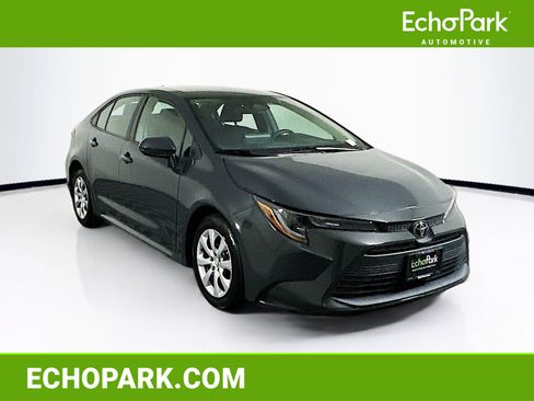 Used 2023 Toyota Corolla LE image 1