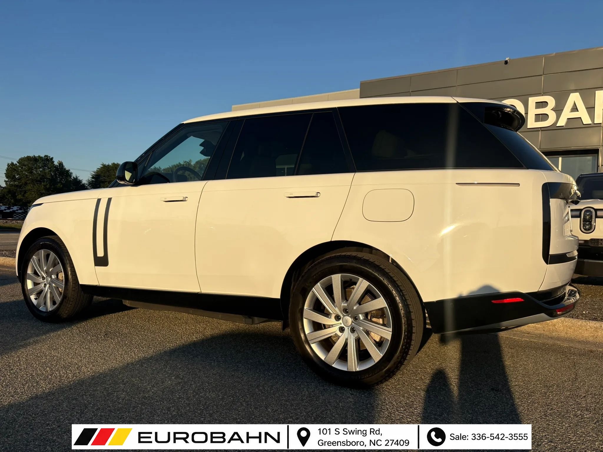 Used 2025 Land Rover Range Rover SE AWD/4WD image 30