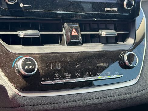 Used 2022 Toyota Corolla LE w/ Premium Interior Package image 14