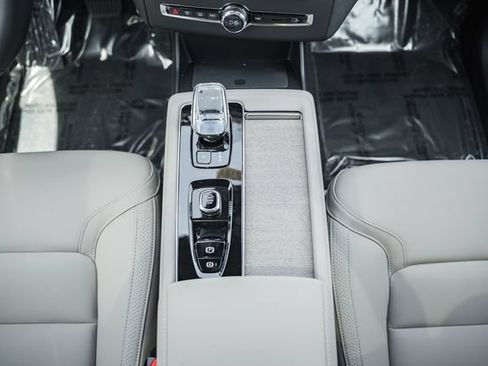 New 2026 Volvo XC90 B6 Plus w/ Protection Package Premier AWD/4WD image 28