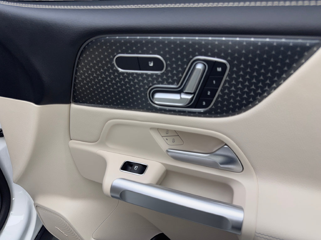 Used 2025 Mercedes-Benz GLB 250 w/ Exclusive Package image 48