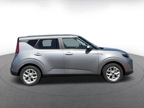 Used 2025 Kia Soul LX w/ LX Technology Package FWD image 9