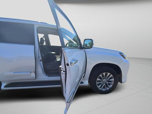 Used 2017 Lexus GX 460 Premium AWD/4WD image 31