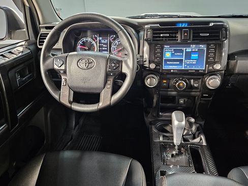 Used 2022 Toyota 4Runner TRD Off-Road Premium AWD/4WD image 9