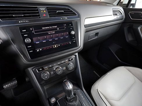 Used 2018 Volkswagen Tiguan SEL Premium image 26