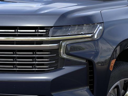 Used 2024 Chevrolet Suburban Premier w/ Premium Package AWD/4WD image 10