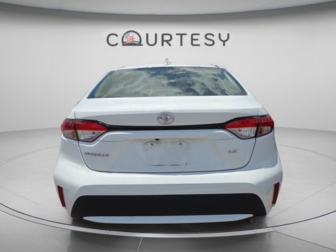 Used 2020 Toyota Corolla LE FWD image 2