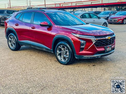 Used 2025 Chevrolet Trax LT w/ LT Convenience Package image 10