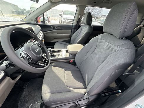 New 2026 Kia Carnival LX FWD image 11