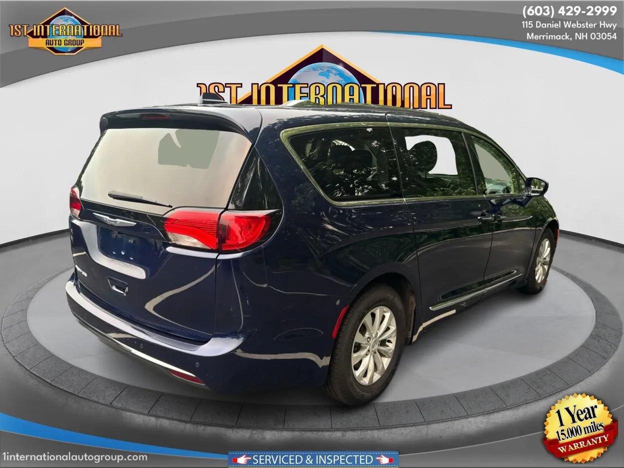 Used 2019 Chrysler Pacifica Touring-L FWD image 9