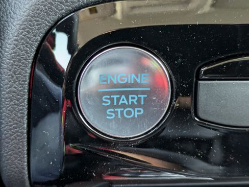 New 2025 Ford Escape SE image 32