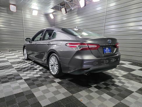 Used 2019 Toyota Camry XLE image 7